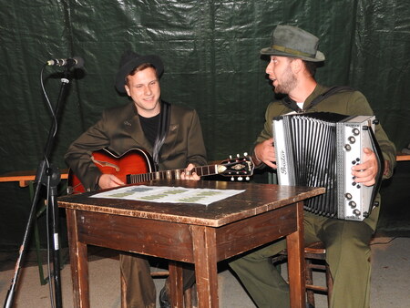 Brata Sirc Žan in Aleksander sta s poskočno skladbo o lovcih navdušila občinstvo